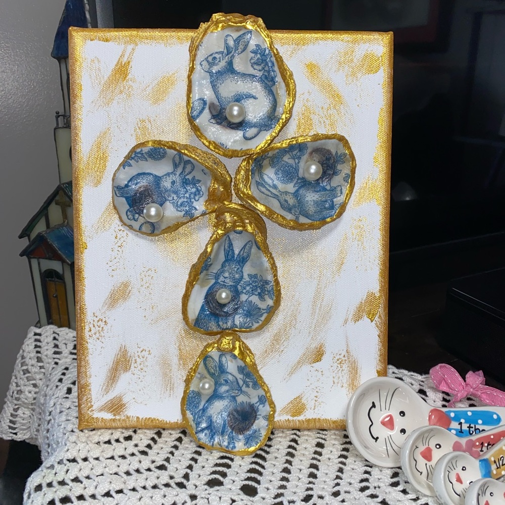 HANDMADE EASTER DECOUPAGE OYSTER SHELL CROSS. - Picture 1 of 13